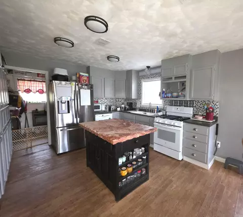 Kitchen - 487 Polk Road 34, Hatfield, AR 71945 photo 3 of 3