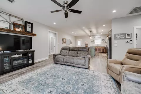 Living - 62 Ridge Dr, Greenbrier, AR 72058 photo 2 of 2