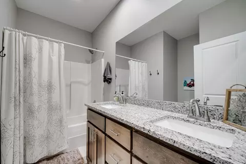 Bath - 62 Ridge Dr, Greenbrier, AR 72058 photo 6 of 7