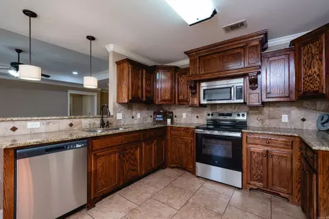 Kitchen - 1194 Oak Glenn Loop, Bryant, AR 72022 photo 2 of 2