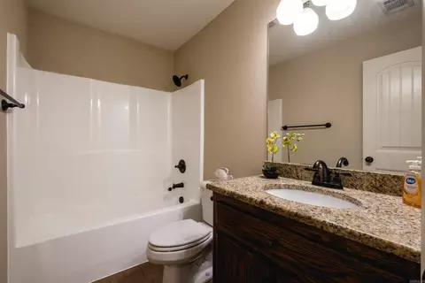 Bath - 1194 Oak Glenn Loop, Bryant, AR 72022 photo 4 of 4