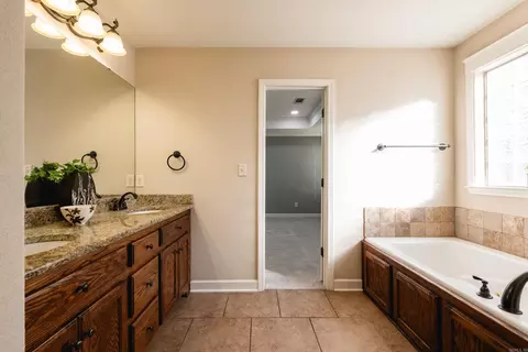 Bath - 1194 Oak Glenn Loop, Bryant, AR 72022 photo 2 of 4