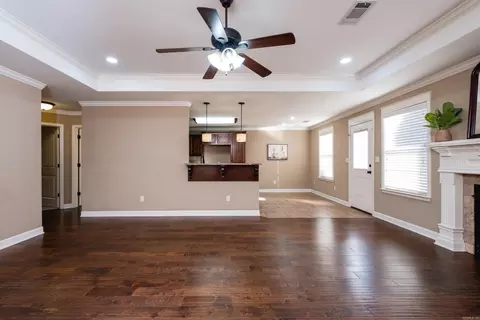 Living - 1194 Oak Glenn Loop, Bryant, AR 72022 photo 2 of 3