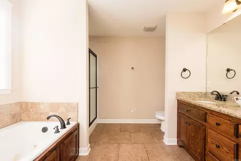 Bath - 1194 Oak Glenn Loop, Bryant, AR 72022 photo 1 of 4