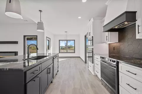 Kitchen - 1064 Duke Dr, Bauxite, AR 72011 photo 1 of 3
