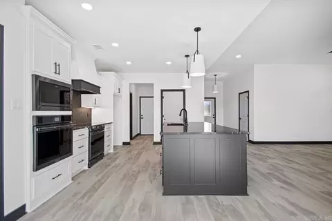 Kitchen - 1064 Duke Dr, Bauxite, AR 72011 photo 3 of 3