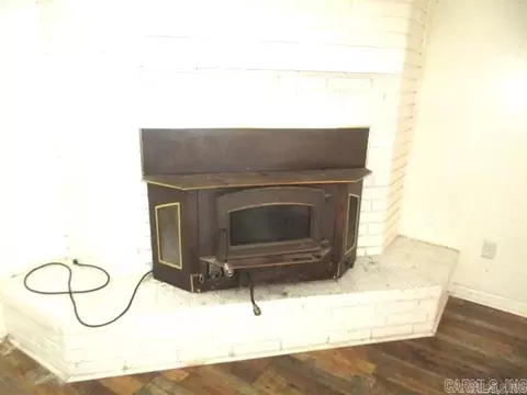 Living - 1501 Blackhawk Ridge Ln, Pine Bluff, AR 71603 photo 3 of 4