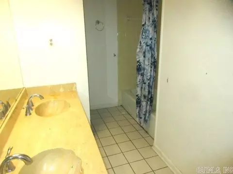 Bath - 1501 Blackhawk Ridge Ln, Pine Bluff, AR 71603 photo 2 of 2