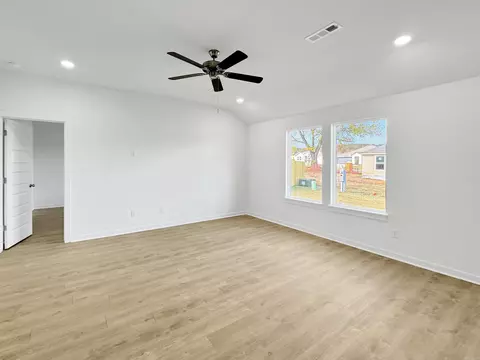 Living - 18 Plantation Dr, Mayflower, AR 72106 photo 1 of 2