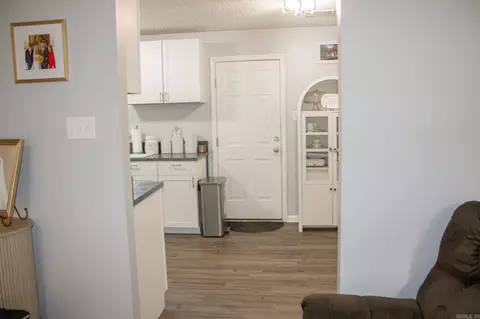 Entry Way - 616 S Elm St, Beebe, AR 72012 photo 1 of 3