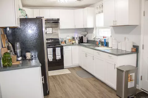 Kitchen - 616 S Elm St, Beebe, AR 72012 photo 2 of 2