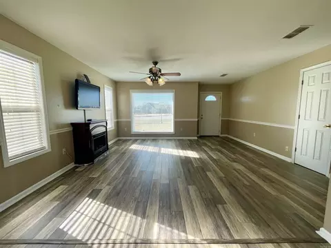 Living - 708 Dwight St, Trumann, AR 72472 photo 2 of 4