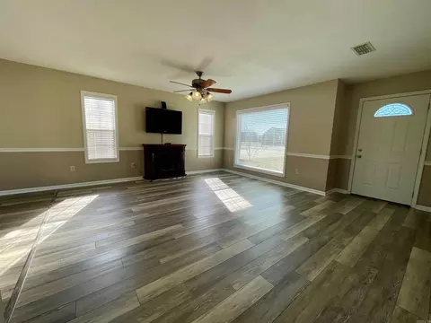 Living - 708 Dwight St, Trumann, AR 72472 photo 4 of 4