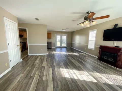 Living - 708 Dwight St, Trumann, AR 72472 photo 3 of 4