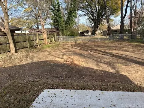 Exterior - 1009 W Smith St, Benton, AR 72015 photo 3 of 3