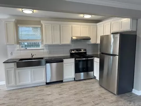 Kitchen - 1009 W Smith St, Benton, AR 72015 photo 1 of 2