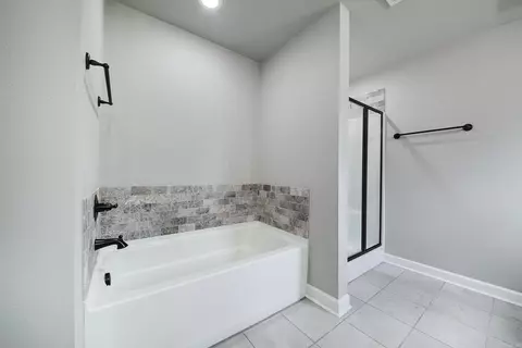 Bath - 38 Arbor Trail Dr, Cabot, AR 72023 photo 2 of 4