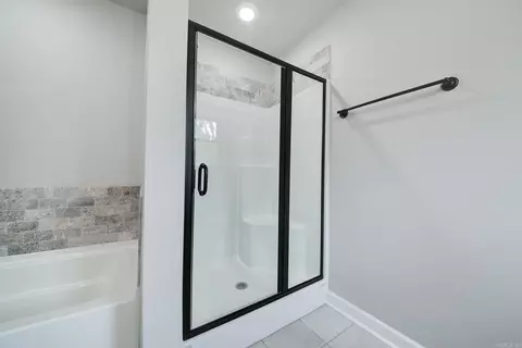 Bath - 38 Arbor Trail Dr, Cabot, AR 72023 photo 3 of 4