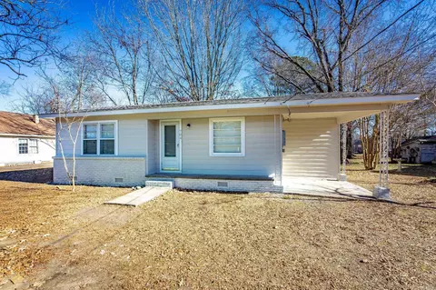 Exterior - 704 N Cypress St, Beebe, AR 72012 photo 1 of 3