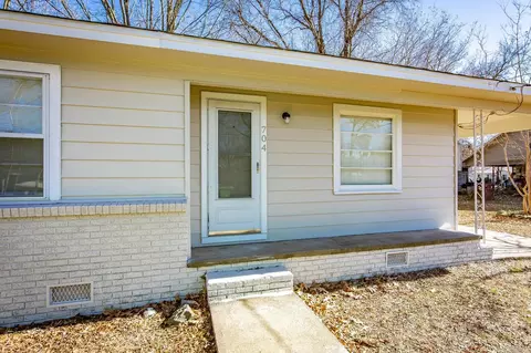 Exterior - 704 N Cypress St, Beebe, AR 72012 photo 2 of 3