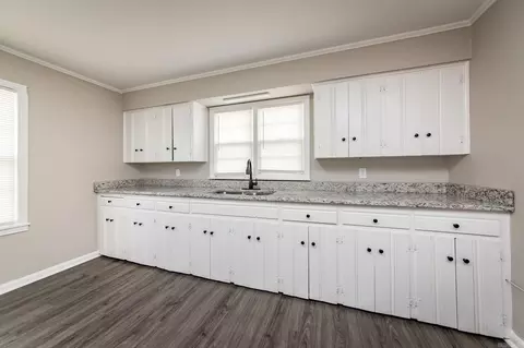 Kitchen - 704 N Cypress St, Beebe, AR 72012 photo 2 of 3