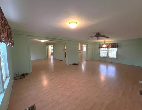 1201 E Main St, Mountain View, AR 72560 photo 8