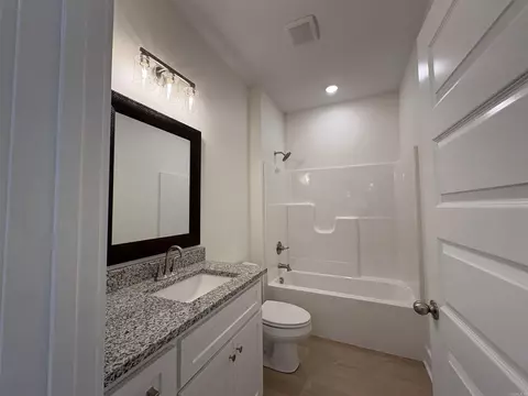 Bath - 2 Silverleaf Cv # -B, Greenbrier, AR 72058 photo 1 of 4