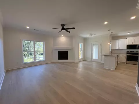 Living - 2 Silverleaf Cv # -B, Greenbrier, AR 72058 photo 2 of 3