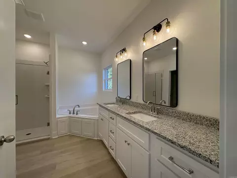 Bath - 2 Silverleaf Cv # -B, Greenbrier, AR 72058 photo 3 of 4