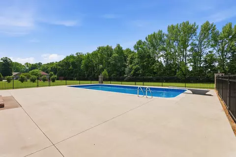 Exterior - 106 W End St, Beebe, AR 72012 photo 9 of 11