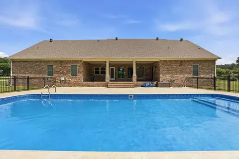 Exterior - 106 W End St, Beebe, AR 72012 photo 8 of 11