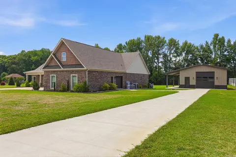 Exterior - 106 W End St, Beebe, AR 72012 photo 3 of 11