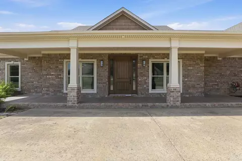 Exterior - 106 W End St, Beebe, AR 72012 photo 2 of 11