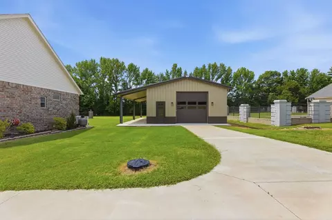 Exterior - 106 W End St, Beebe, AR 72012 photo 4 of 11