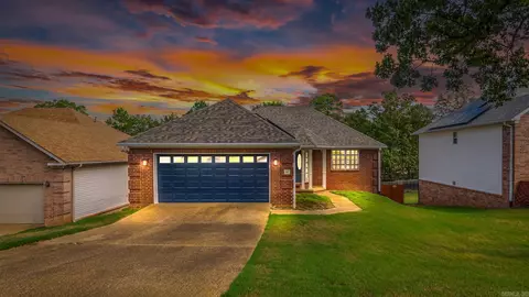 49 Emerald Dr, Maumelle, AR 72113