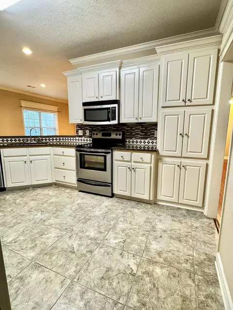 Kitchen - 27 Berry Patch Dr, Cabot, AR 72023 photo 2 of 5