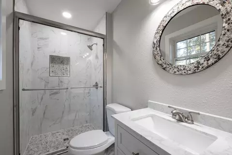 Bath - 403 Wanda Ln, Benton, AR 72015 photo 3 of 3