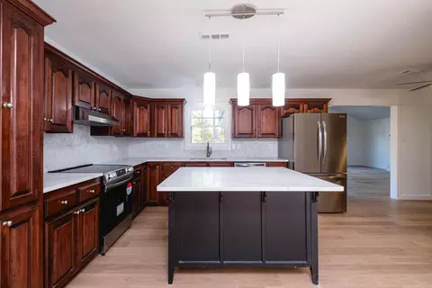 Kitchen - 403 Wanda Ln, Benton, AR 72015 photo 2 of 6