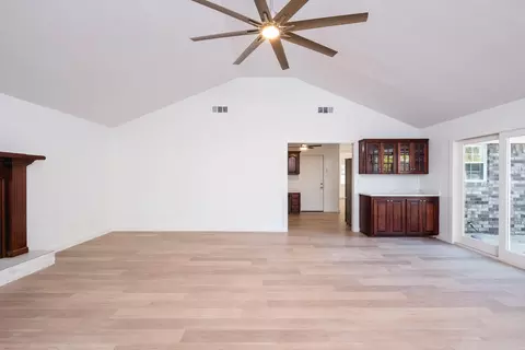 Living - 403 Wanda Ln, Benton, AR 72015 photo 12 of 14