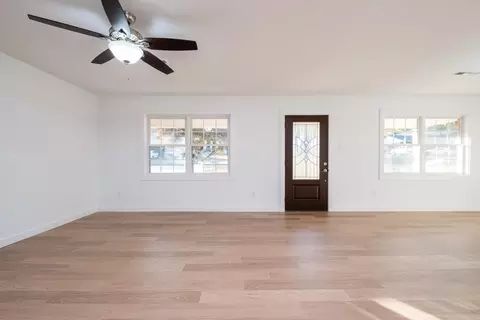 Living - 403 Wanda Ln, Benton, AR 72015 photo 7 of 14
