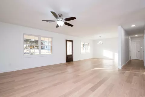 Living - 403 Wanda Ln, Benton, AR 72015 photo 1 of 14
