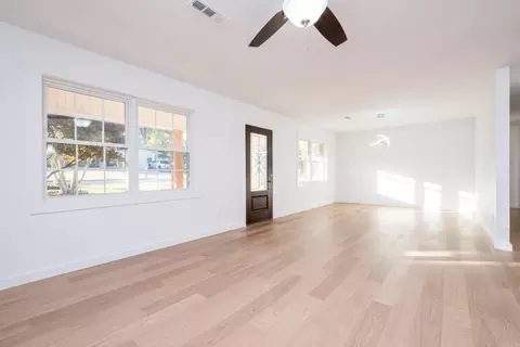 Living - 403 Wanda Ln, Benton, AR 72015 photo 2 of 14