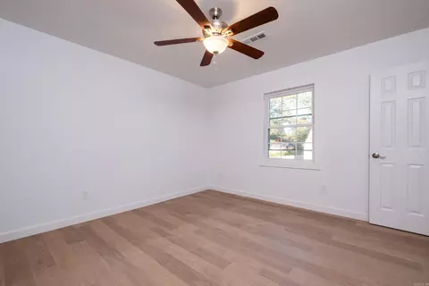 Bedroom - 403 Wanda Ln, Benton, AR 72015 photo 3 of 7