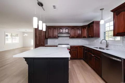 Kitchen - 403 Wanda Ln, Benton, AR 72015 photo 4 of 6