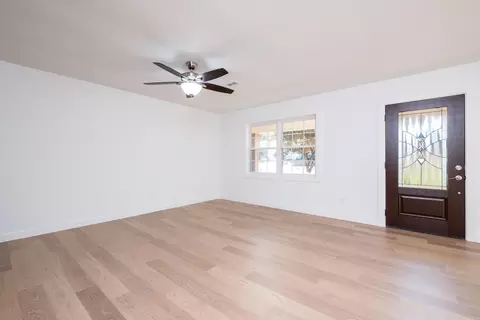 Living - 403 Wanda Ln, Benton, AR 72015 photo 6 of 14