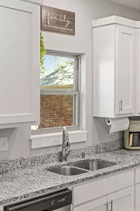 Kitchen - 25 Canten Cv, Greenbrier, AR 72058 photo 3 of 6