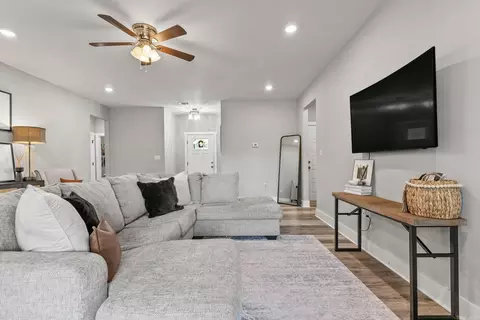 Living - 25 Canten Cv, Greenbrier, AR 72058 photo 2 of 2