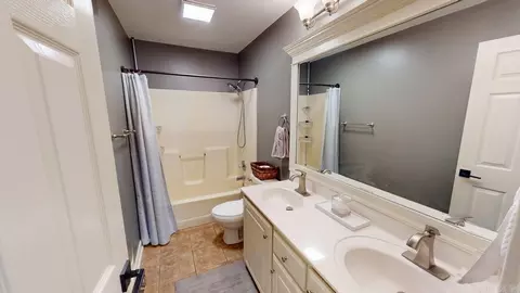 Bath - 3020 Ashley Dr, Conway, AR 72034 photo 9 of 9