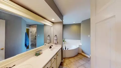 Bath - 3020 Ashley Dr, Conway, AR 72034 photo 3 of 9