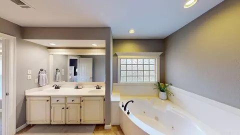 Bath - 3020 Ashley Dr, Conway, AR 72034 photo 4 of 9